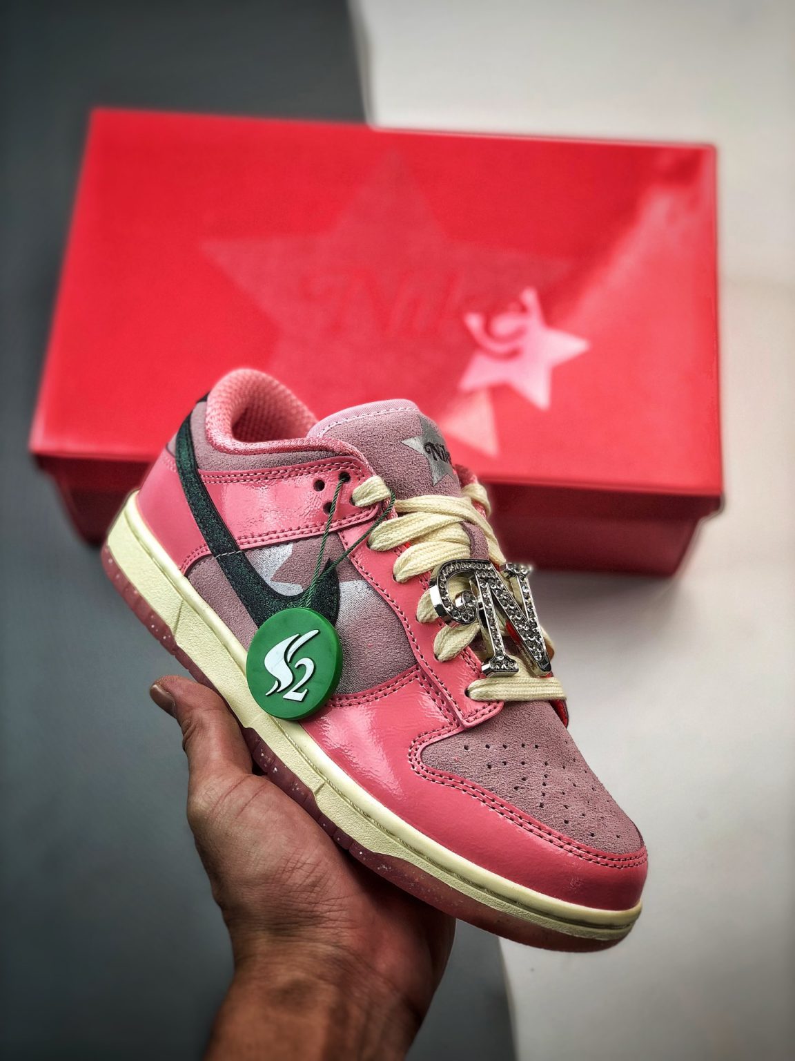 Nike Dunk Low Barbie