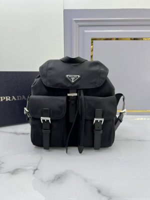 Рюкзак PRADA Re-Nylon medium backpack with pouch