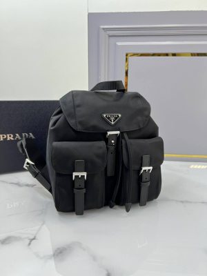 Рюкзак PRADA Re-Nylon medium backpack with pouch