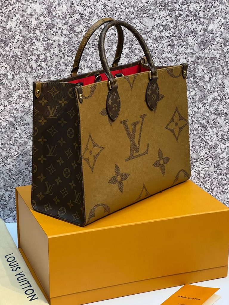 Сумка-тоут Louis Vuitton LV Onthego MM Monogram
