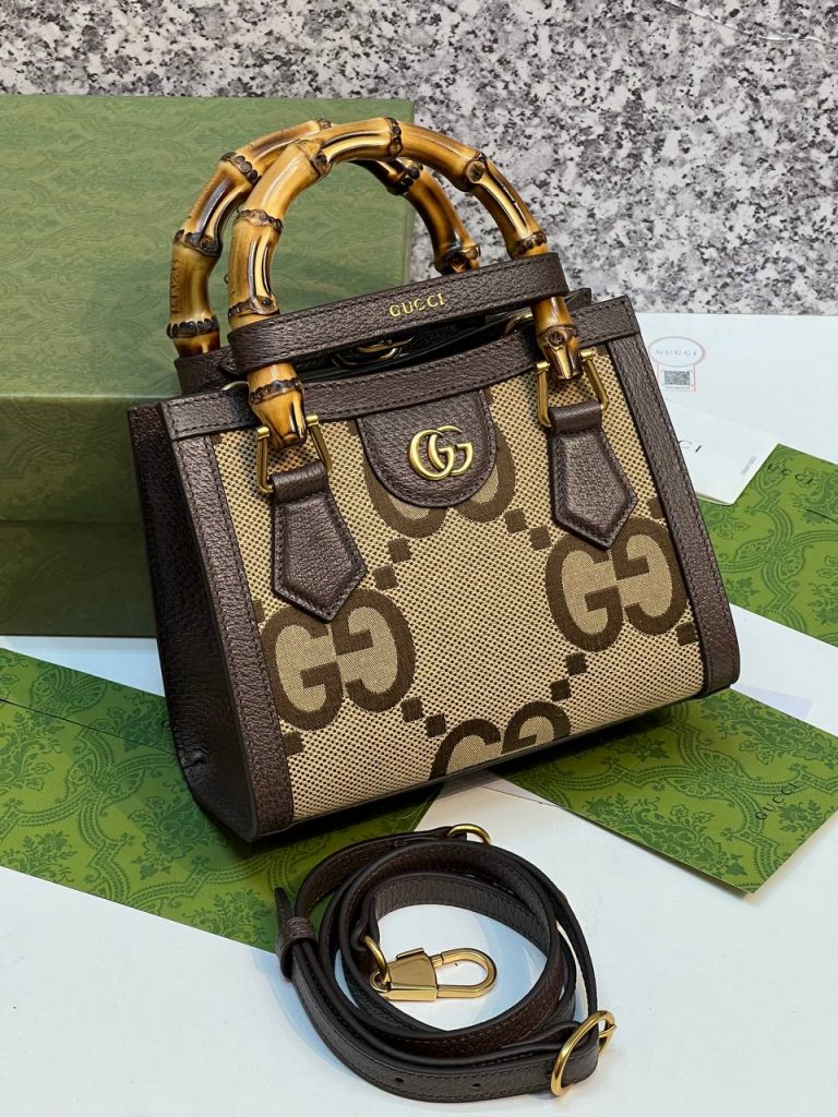 Сумка-тоут Gucci Diana jumbo GG mini tote bag