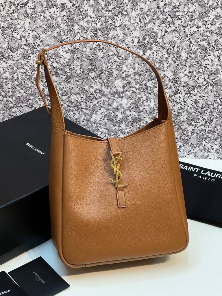 Yves Saint Laurent Сумка-Тоут мини Le 5 à 7 от Saint Laurent Brown