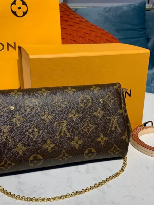 Клатч Louis Vuitton Monogram Canvas Favorite