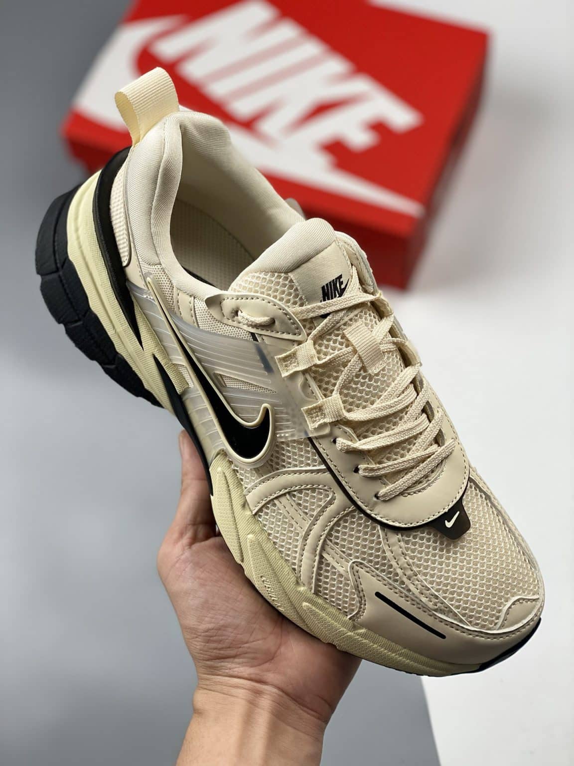 Nike V2K Run Runtekk Beige