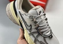 Nike V2K Run Runtekk Summit White Metallic Silver