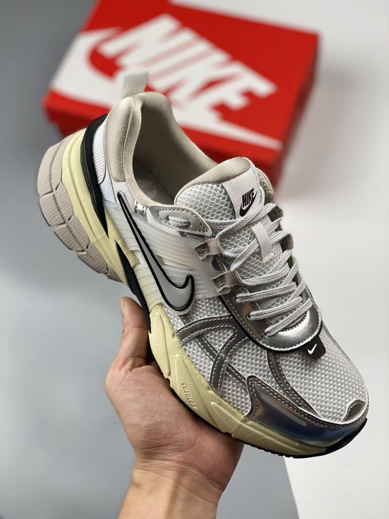 Nike V2K Run Runtekk Summit White Metallic Silver