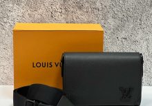Сумка-Мессенджер Louis Vuitton Takeoff PM Черная M24769