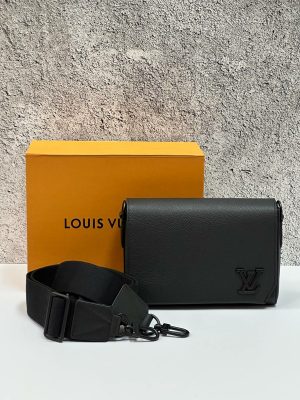 Сумка-Мессенджер Louis Vuitton Takeoff PM Черная