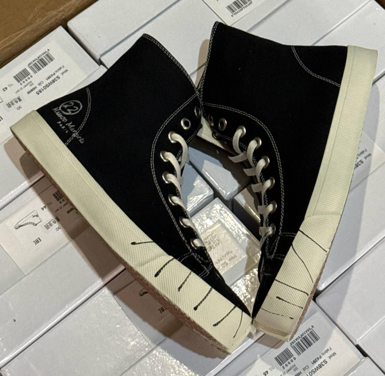 Maison Margiela Tabi Sneakers: Авангард в каждой детали