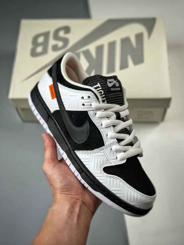 TIGHTBOOTH x Nike SB Dunk Low