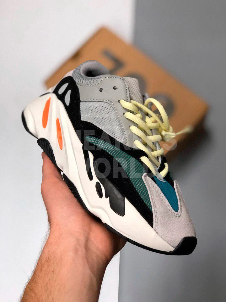 Adidas Yeezy Boost 700