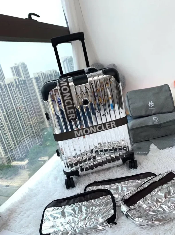Чемодан Moncler Rimowa Reflection