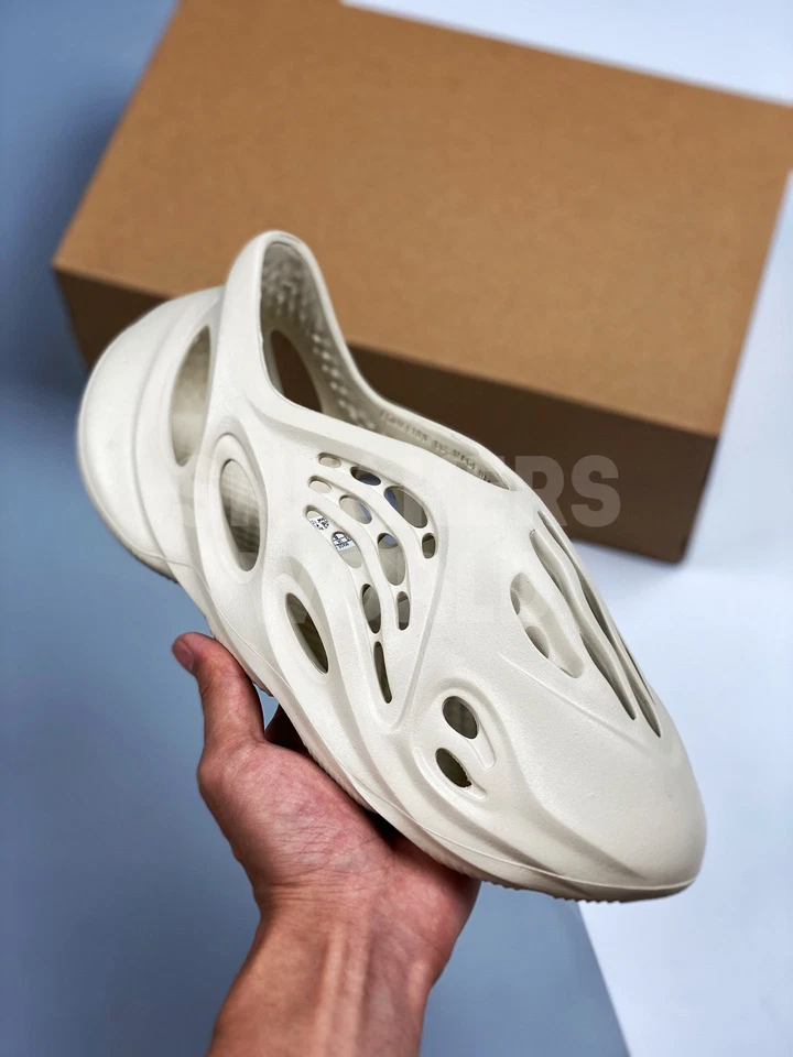 Adidas Yeezy Foam RNNR Sand