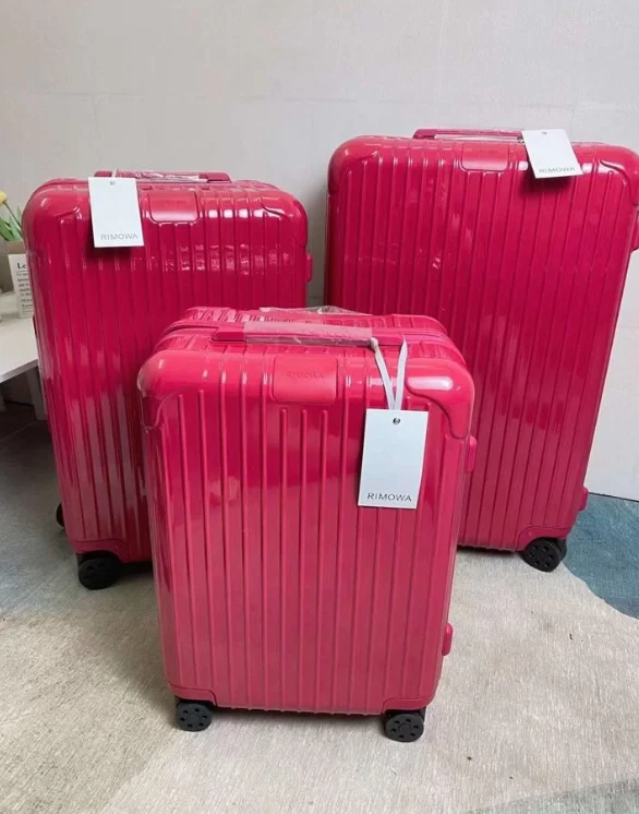 Чемодан Rimowa Essential Red