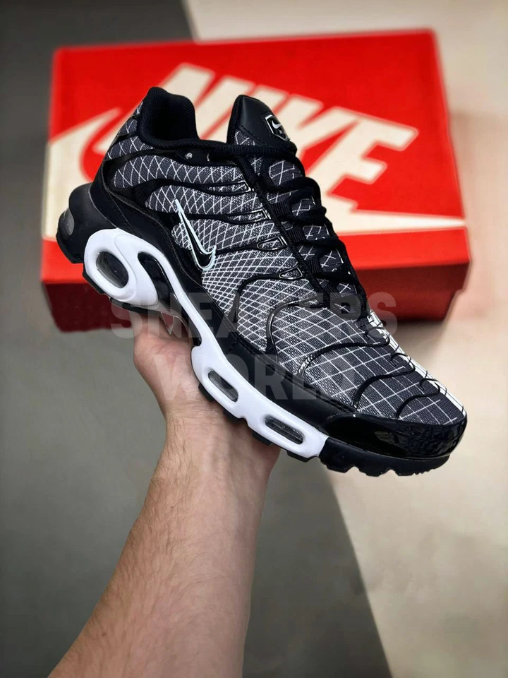 Nike Air Max Tn Plus Black White