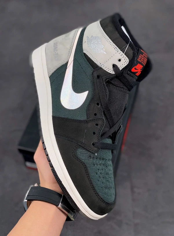 Nike Air Jordan 1 Retro High Element Gore-Tex Black Particle Grey