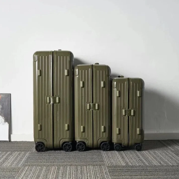Чемодан Rimowa Essential Green