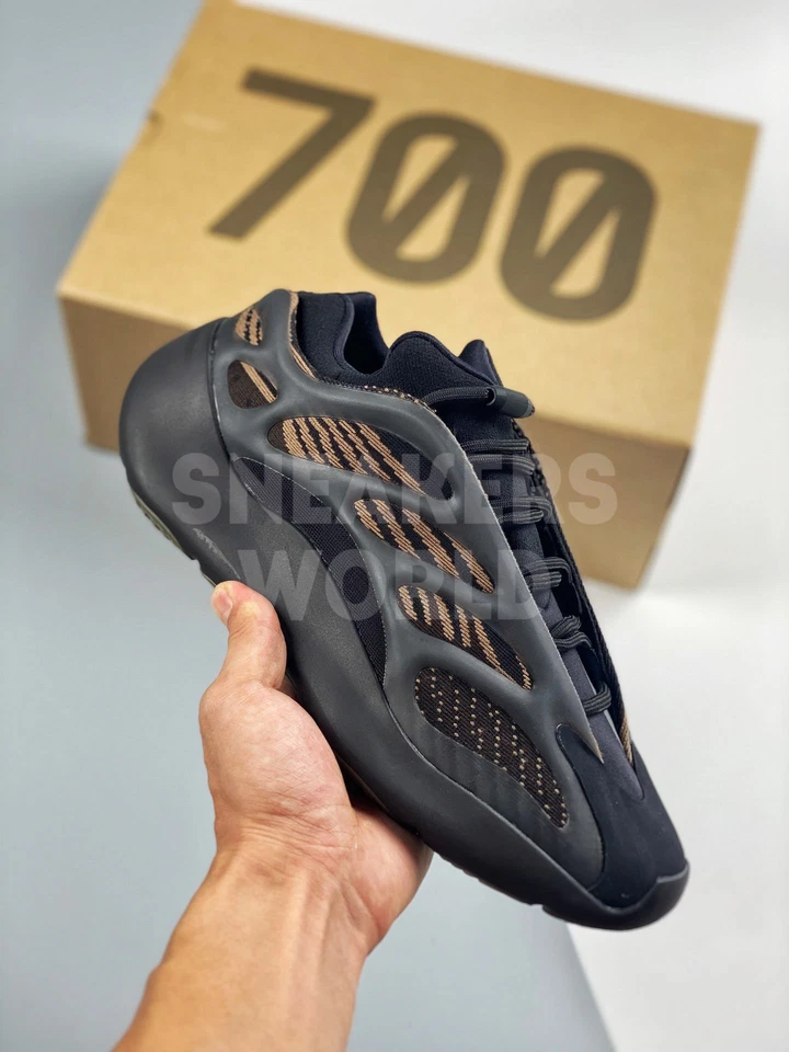 Adidas Yeezy boost 700 v3 Clay Brown